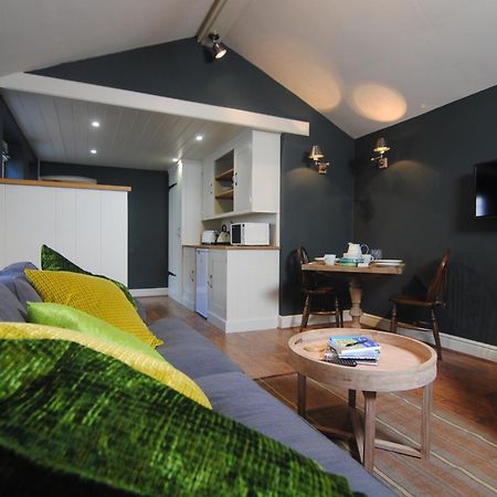 Courtyard Cottages Lymington, 2 Adults Only 외부 사진