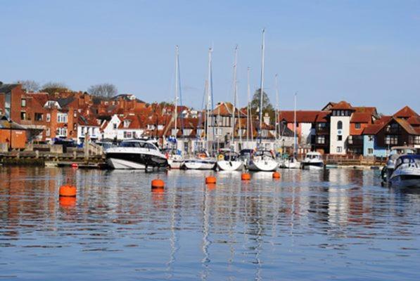 Courtyard Cottages Lymington, 2 Adults Only 외부 사진
